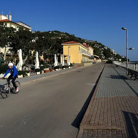 Hotel Petit Royal 3*