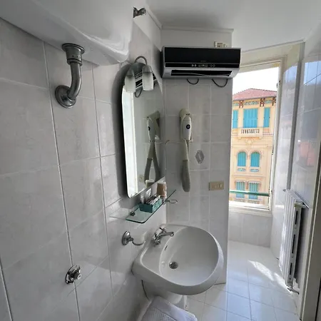 Petit Royal Hotel 3*