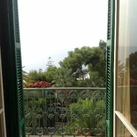 Petit Royal Hotel 3*