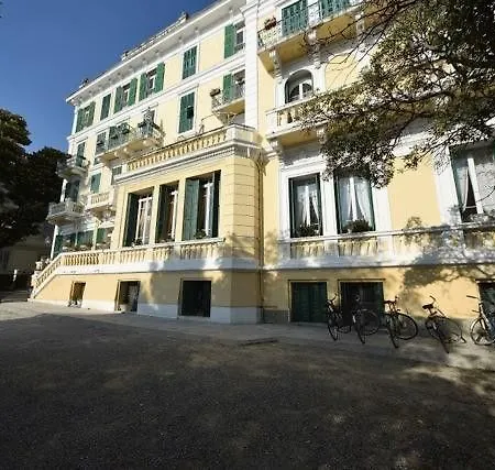 Petit Royal Hotel