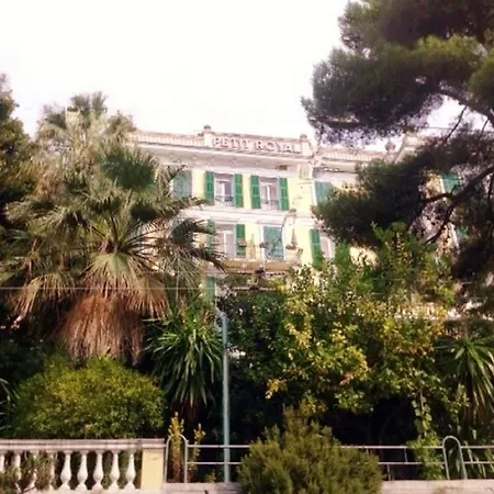 Petit Royal Hotel 3*