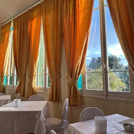Petit Royal Hotel