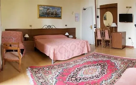 佩蒂特皇家酒店 欧斯佩达蒂