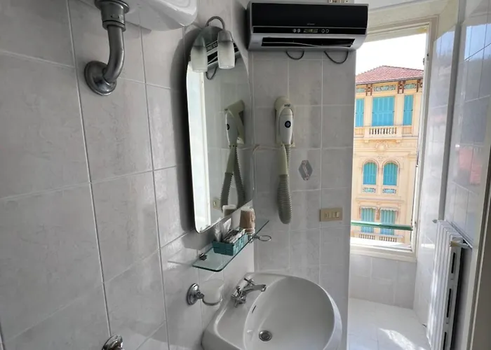 Petit Royal Hotel 3*