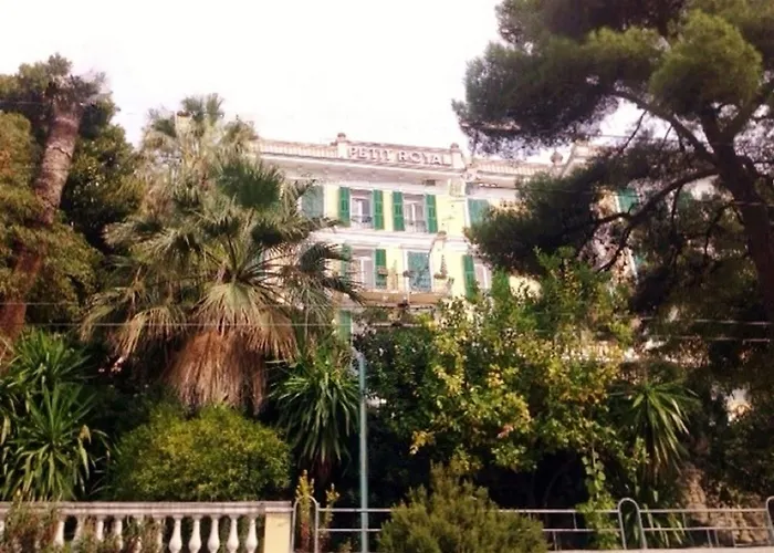 Petit Royal Hotel 3*